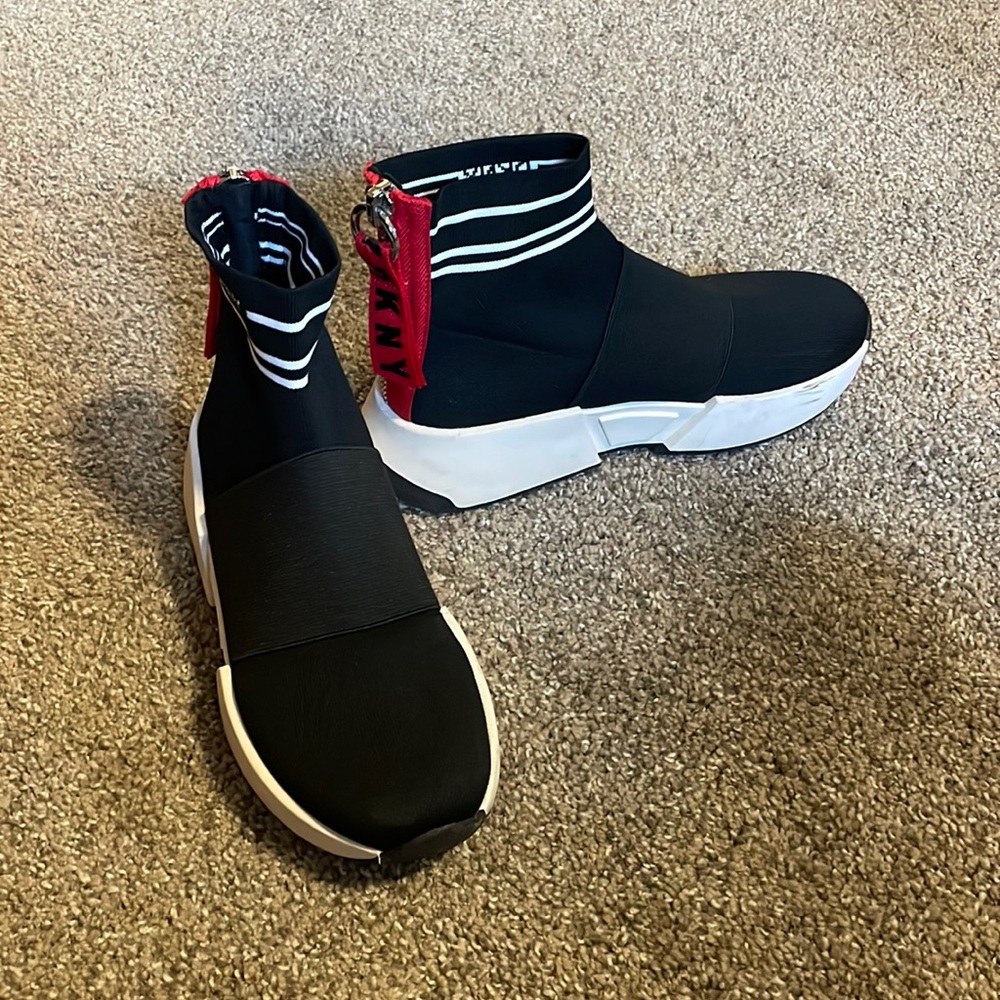DKNY zip up cloth shoes Size 6.5